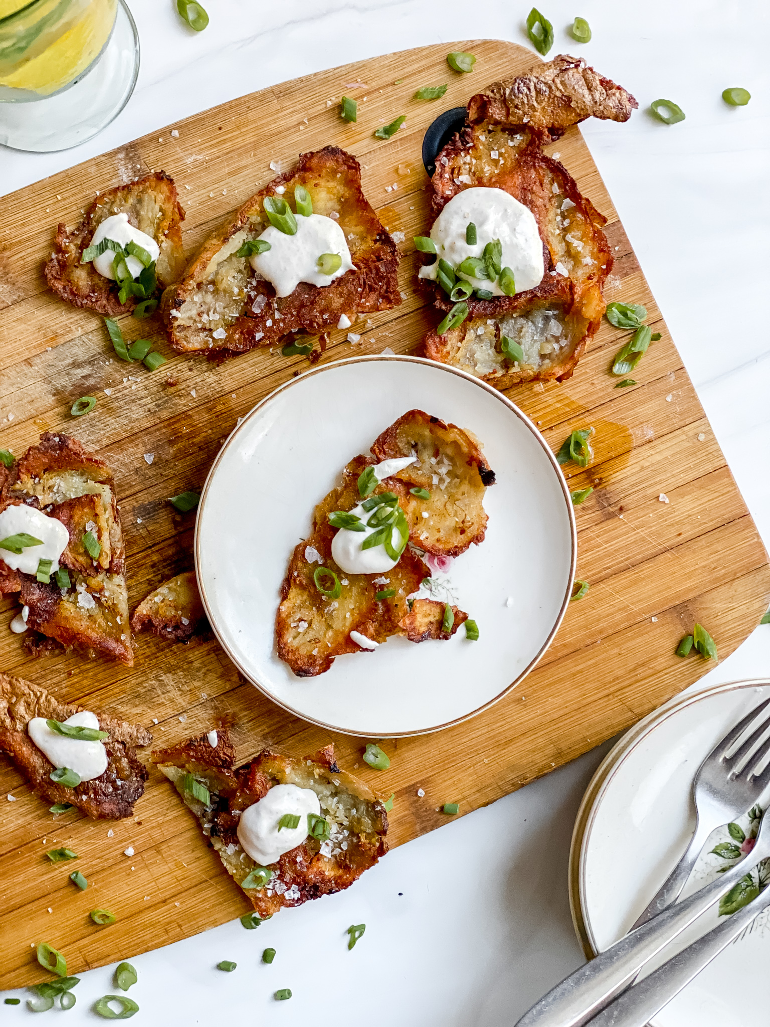 Crispy Potatoes Skins With Horseradish Sauce